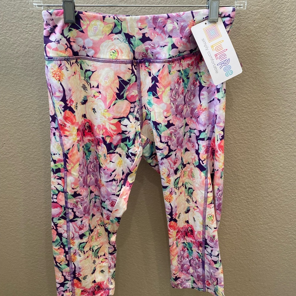 These LuLaRoe workout capri pants are flattering and extremely comfortable.